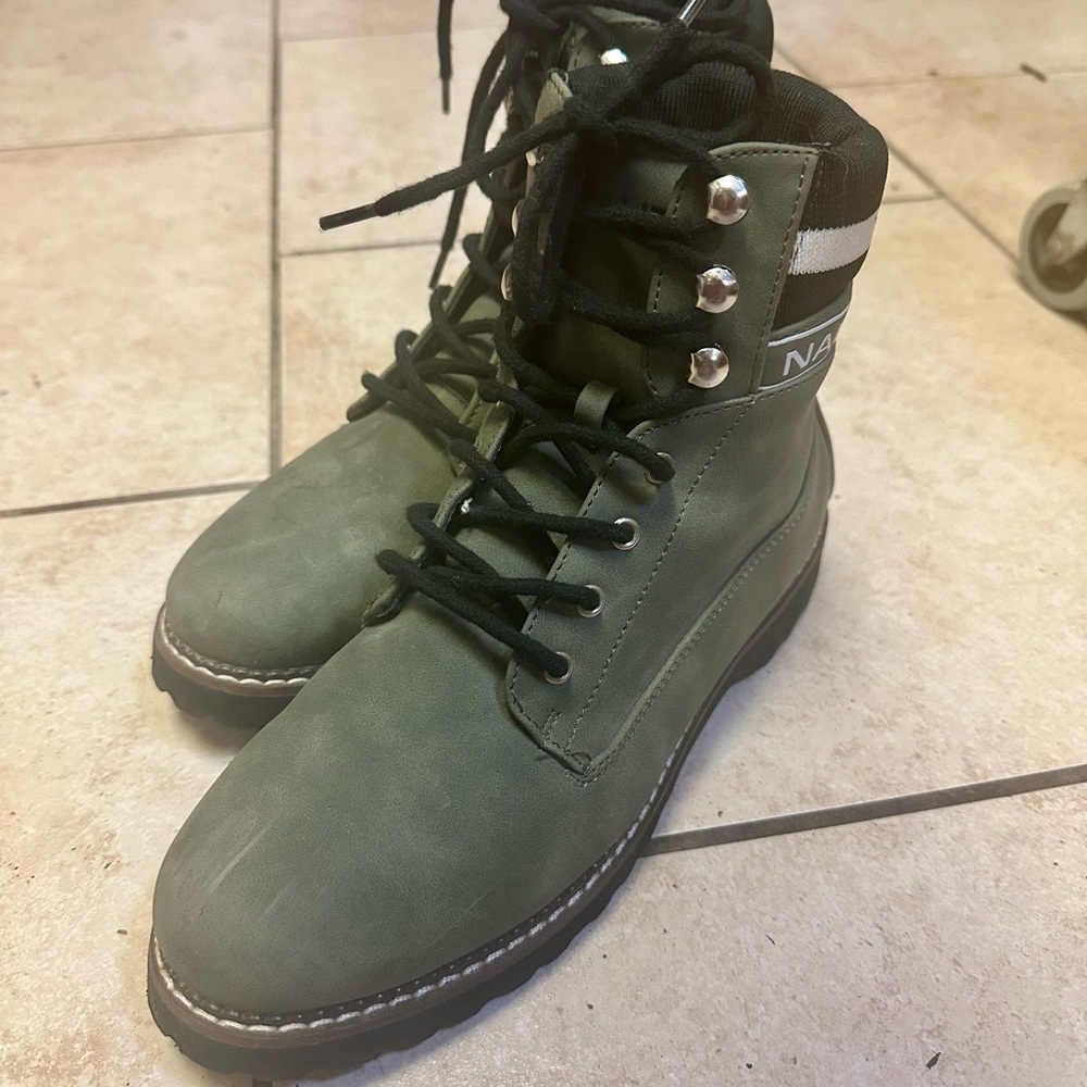 Women’s Nautica Green, Galiah size 8 Faux Suede Hiking Boots